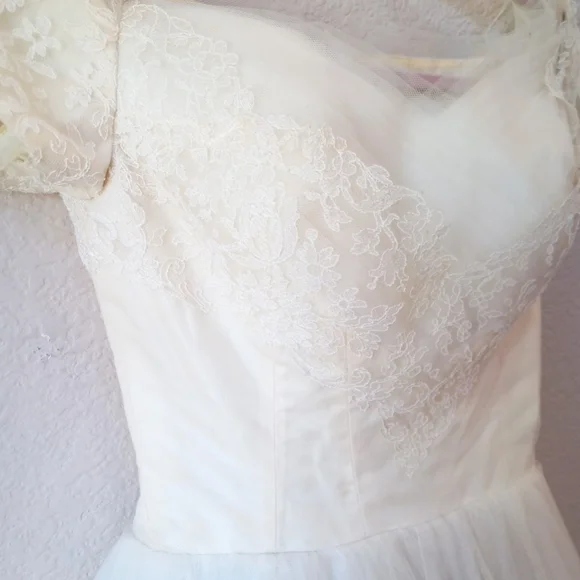 Rike's vintage 1950s stunning tulle off the shoulder tea length wedding gown - Picture 5 of 15